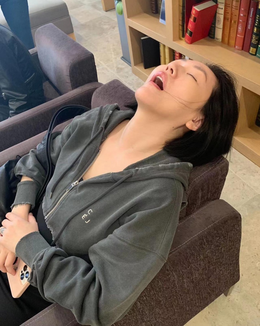 小S曬出張嘴睡覺照。(圖/翻攝自小S臉書)