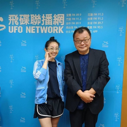 蔡燦得素顏穿著休閒。(圖/翻攝自陳揮文臉書)