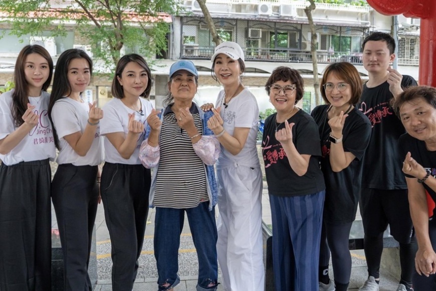 君綺醫美善舉持續 偕不老女神陳美鳯一同行動支持公益 更重視偏鄉學子教育 捐贈百萬助學金