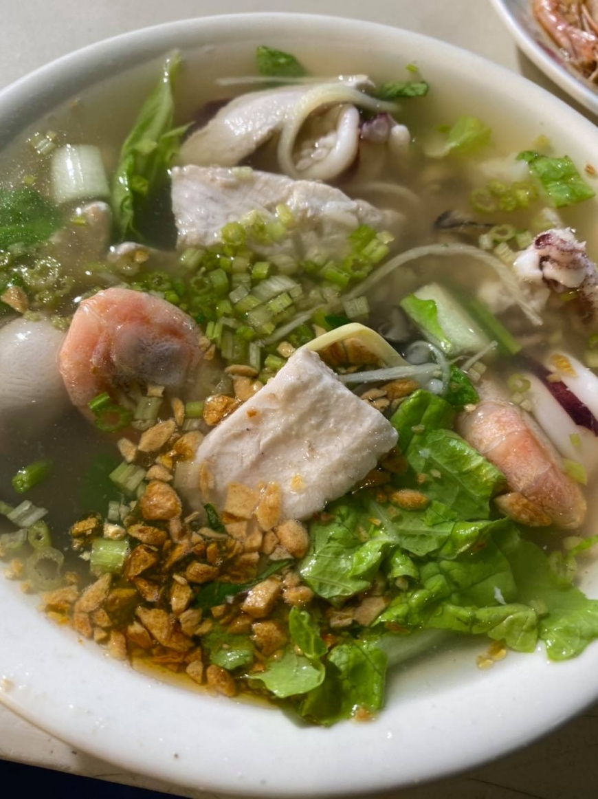 納豆也愛吃六合夜市這家海產粥。(圖/翻攝自納豆臉書)
