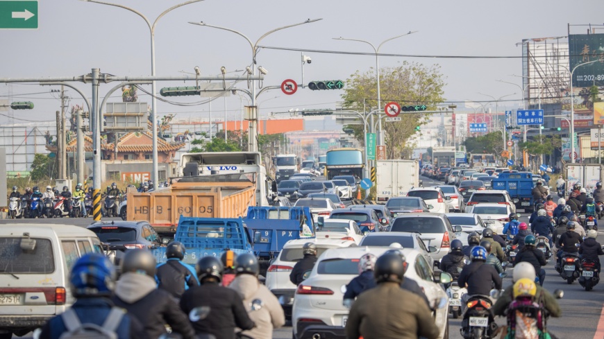南科門戶「新市新和重劃區」,開車最快約3分鐘就可抵達南科園區,符合園區工作者時間往返需求。