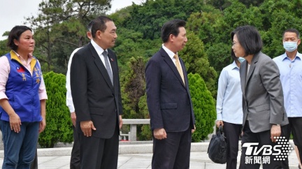 侯友宜金門同框蔡英文。(圖/胡瑞麒攝)
