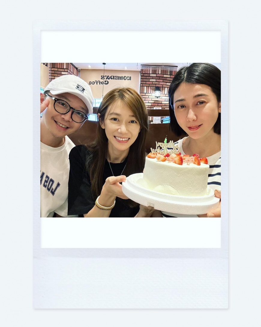 周幼婷(圖中)和金勤(圖左)幫林利霏提前慶生。(圖/翻攝自林利霏臉書)