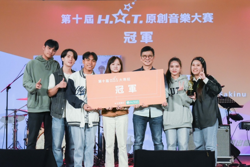 大專組冠軍尼古町 (照片提供 台灣青年夢想聯盟協會)