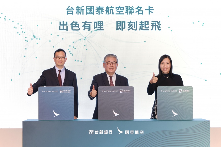 台新銀攜手國泰航空，四大禮遇即刻起飛（國泰航空台灣區總經理趙文淦,台新銀行總經理尚瑞強,國泰航空銀行夥伴業務發展總監許佩渝)