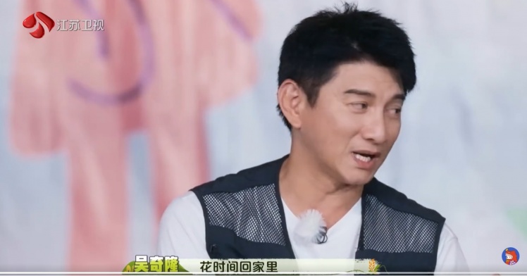 男星吳奇隆在節目談減少工作多回家。(圖/翻攝微博)