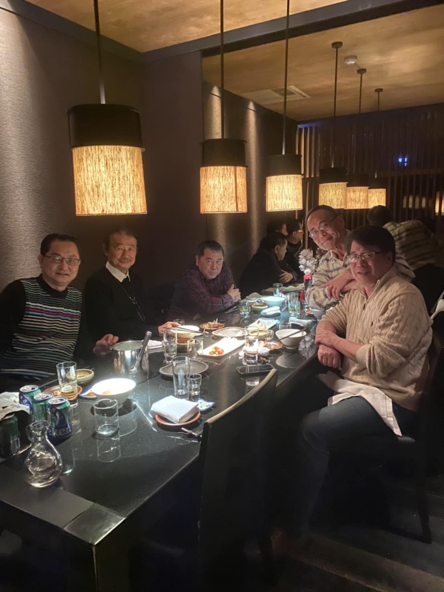 游盈隆曬出過去和施明德餐敘合照。(圖/翻攝自游盈隆臉書)