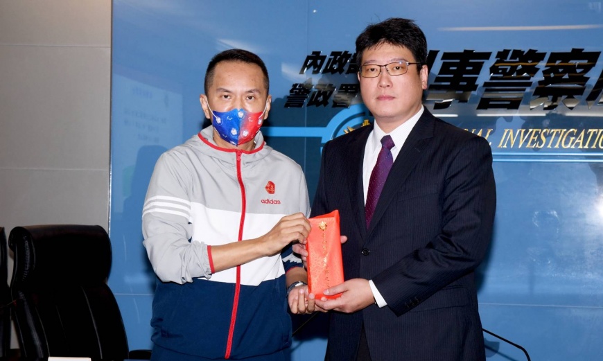強力支持警察掃蕩治安毒瘤─愛爾麗集團至刑事局致贈獎金
