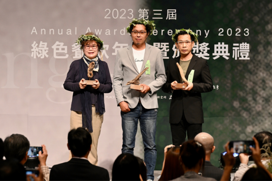 簡天才(右起)、張皓福、喻碧芳獲頒首屆GDG年度大使。