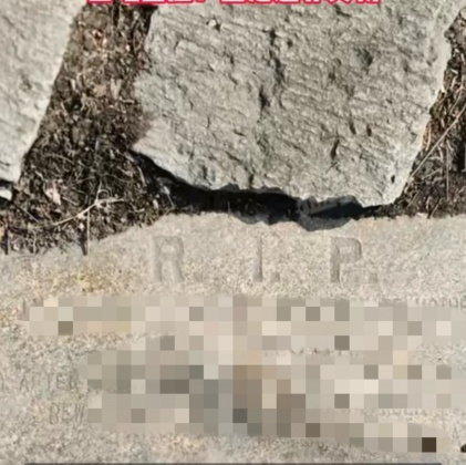 有民眾實際到現場發現墓碑數量多到以為是在「墓園」。(圖/翻攝自微博)