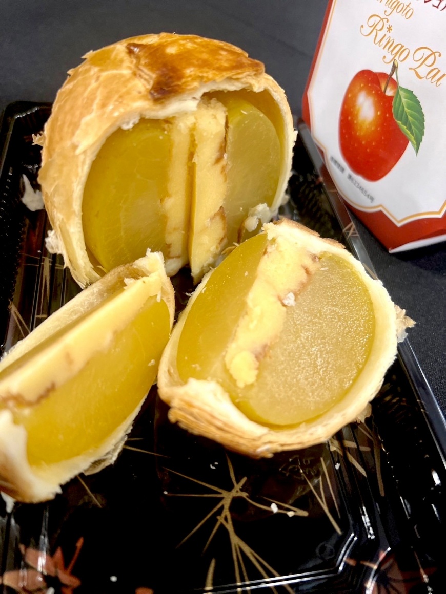 整顆蘋果烤製而成的信州蘋果蛋糕
