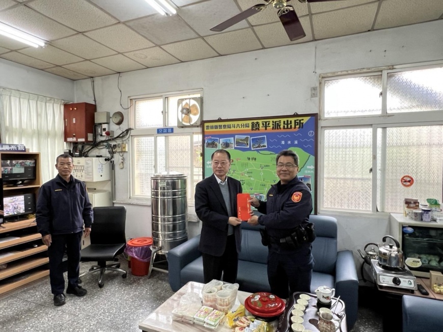 警政署長除夕南下雲林斗六 慰問基層警辛勞頒發工作獎勵金