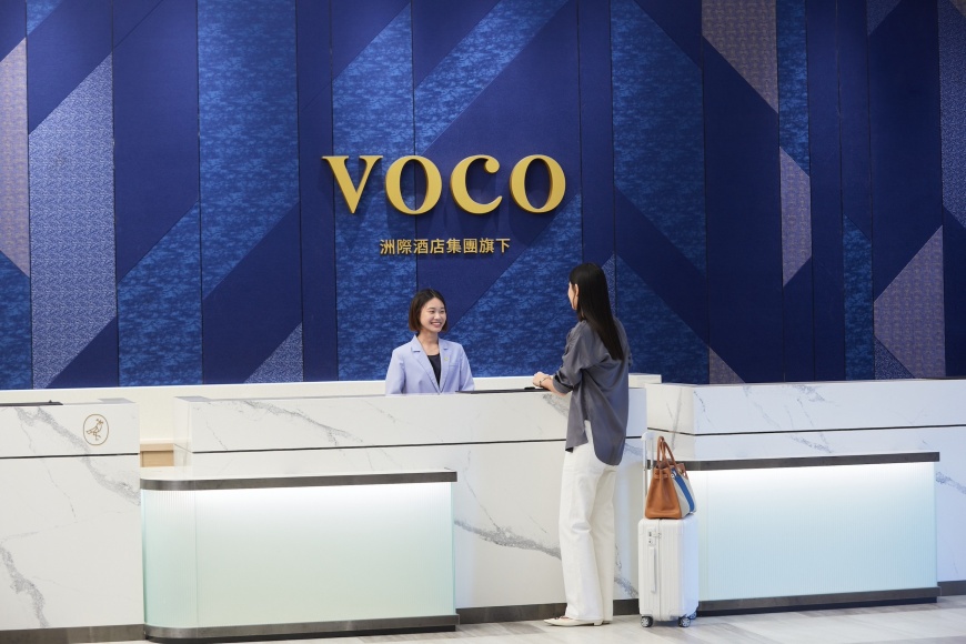 嘉義福容voco的接待櫃檯(嘉義福容voco提供)