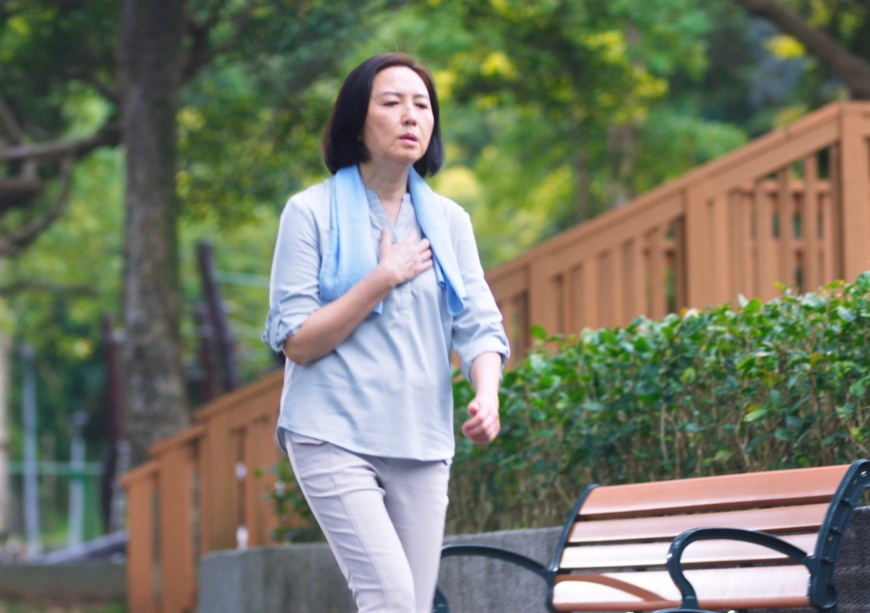 心臟功能退化表現為易累、走路易喘,難以維持較長時間步行等日常活動。