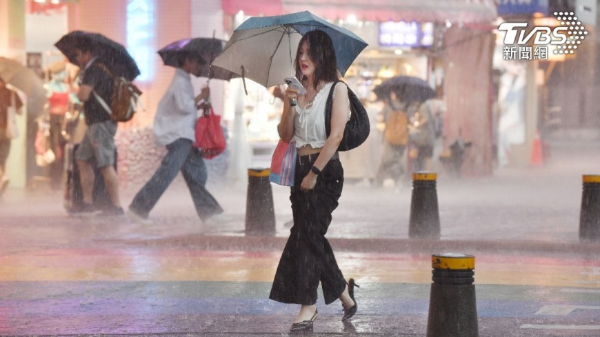 天氣/凱米「強度巔峰」襲全台!這2天恐狂風暴雨 最新預測路徑曝