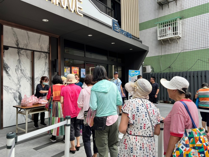 賀!「新北女兒」林郁婷奪金 新北企業攜手立委議員 霸氣發放千份雞排