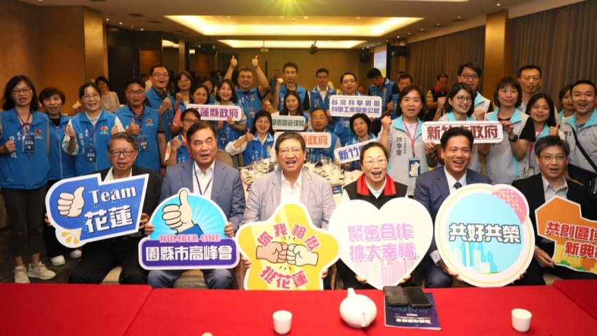 新竹縣長楊文科整合縣府1240萬資源,攜手園縣市夥伴到花蓮送暖。