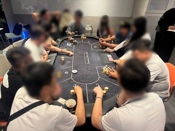防黑吃黑!警突襲德州撲克地下賭場 驚見霰彈槍「壓陣」