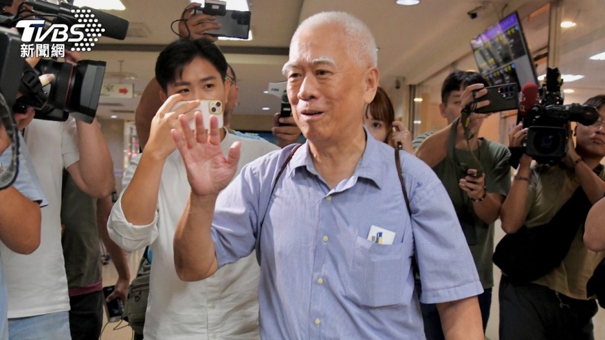 前都委、交通學者黃台生作證完畢後，18日中午離開北檢。（圖／胡瑞麒攝）