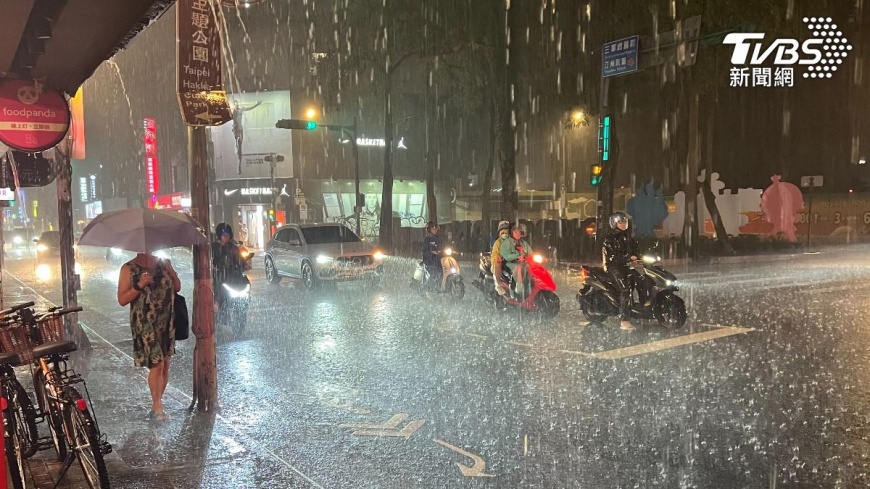 山陀兒「24hrs分道揚鑣」!吳德榮:眼牆仍有破壞性暴風、強降雨