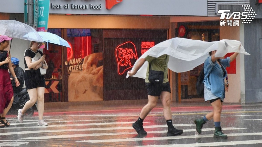沒風雨放假引爭議!他喊「颱風假補班補課」 眾人點頭嘆:放了無薪假