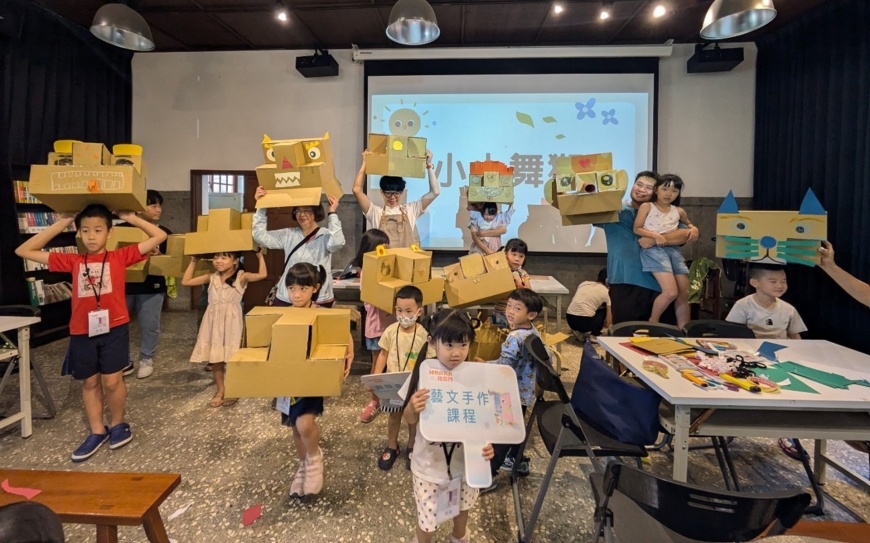 以鍾肇政先生〈故鄉雜憶〉的文本開設一系列的手作課程開放報名,歡迎親子共同參與
