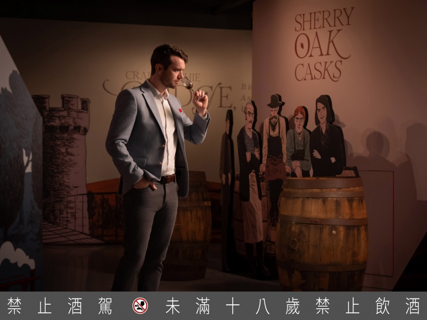 麥卡倫首席釀酒師Euan Kennedy親自來台為展覽揭開序幕,引領酩家穿越時光探索「雪莉王者 麥卡倫」。