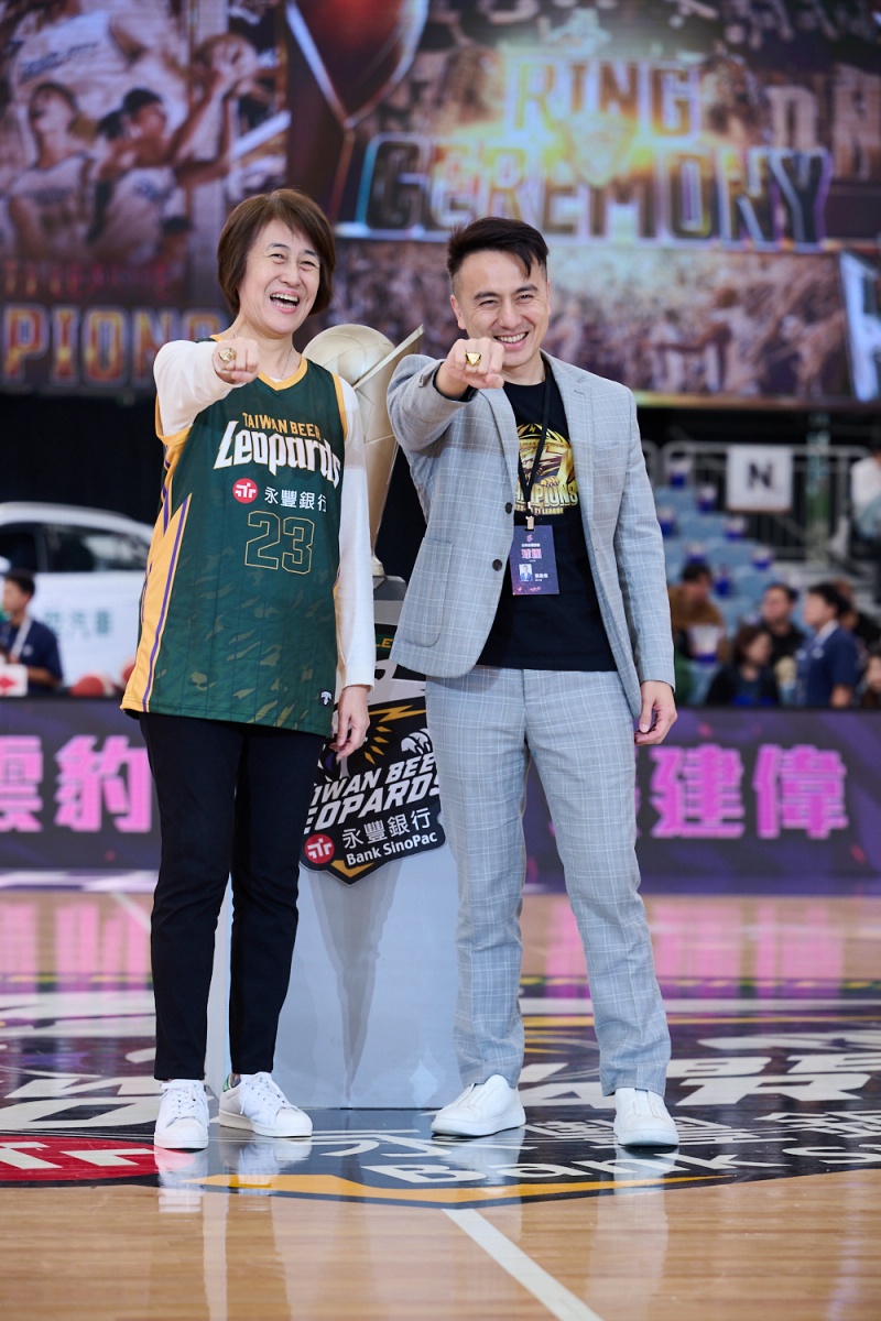台啤永豐雲豹開幕戰冠軍戒致贈儀式