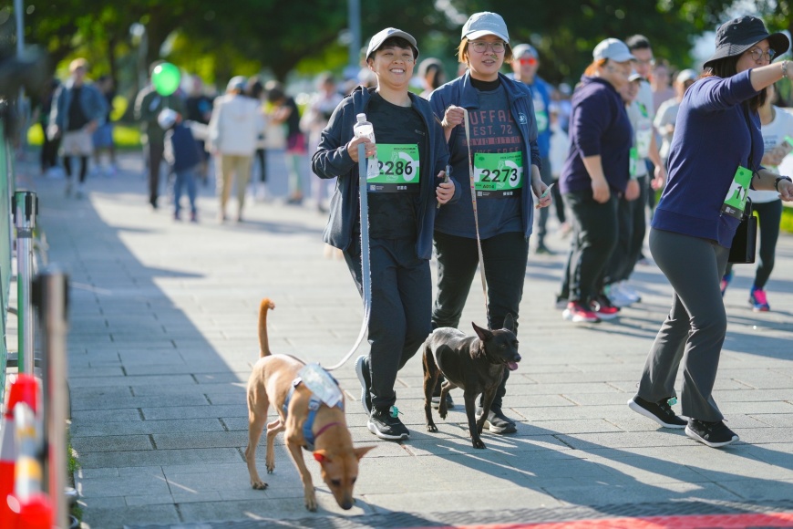 不少同仁帶著家人、毛小孩參與Cathay Run,一起追求健康生活。