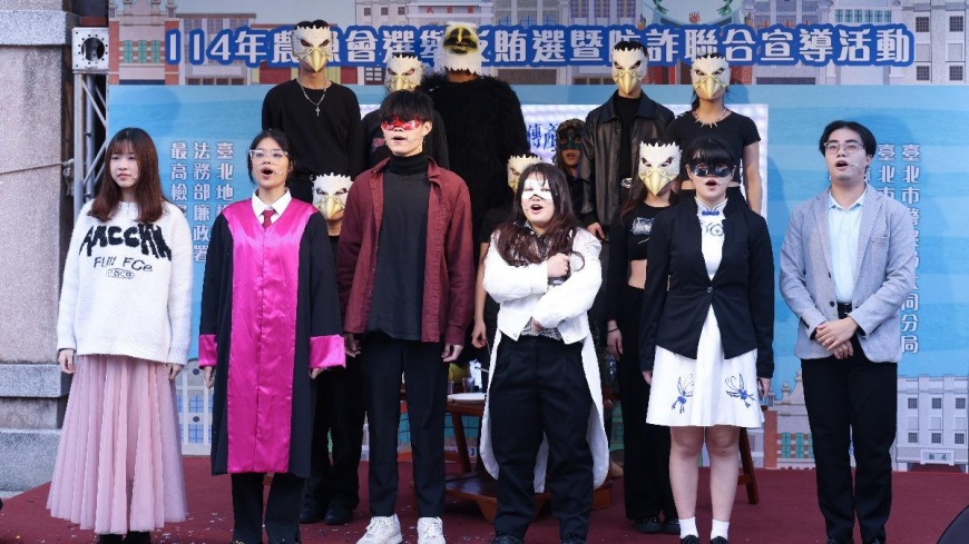 最高檢辦「オレオレ防詐反賄劇場」 邢泰釗宣導「甜、蜜、不、老」口訣 。(圖/TVBS)