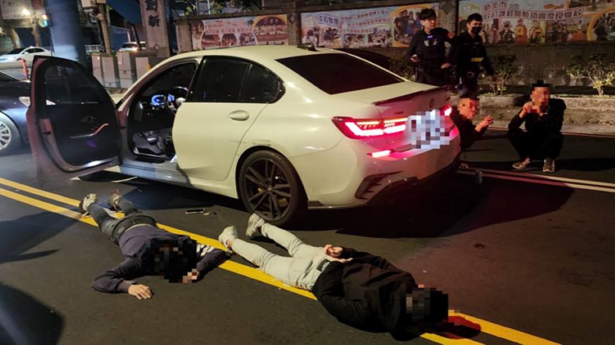 新北市警局強調，對於挑釁治安等不法行為，絕對第一時間強制力壓制逮捕，有效打擊犯罪，保護民眾安全。(圖片來源:新北市政府警察局)