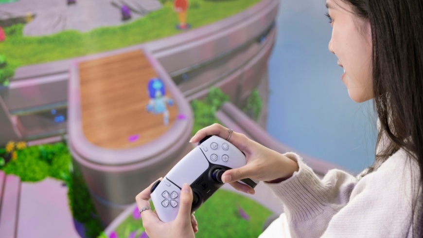(台灣大哥大的OP遊戲玩家套裝,讓你輕鬆入手PS5和控制器,暢玩經典遊戲)