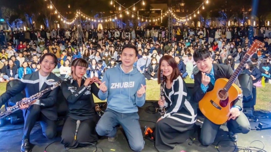 光節音樂會星光閃耀孫盛希壓軸 上萬人流共賞盛宴 鄭朝方:科技美學燈會結合聽覺饗宴 繁花之上再開繁花