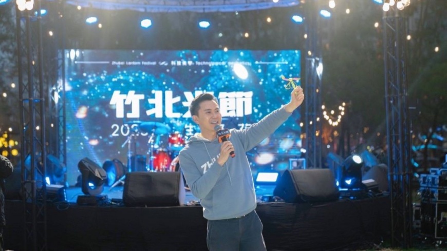 竹北市長鄭朝方也為音樂會串場。(圖片來源:竹北市公所)