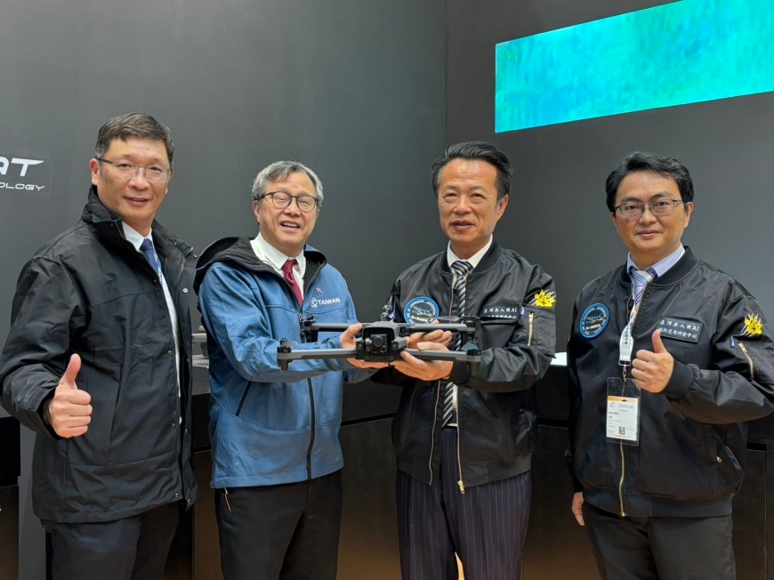 嘉義縣長翁章梁與臺灣卓越無人機海外商機聯盟 率領無人機業者參加德國XPONENTIAL無人載具展