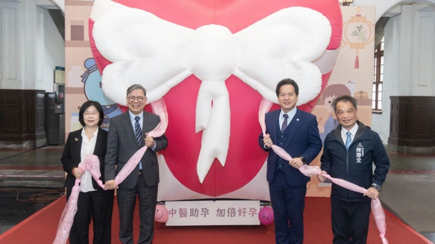 代理市長邱臣遠偕同與會來賓進行啟用儀式。(圖片來源:新竹市政府)