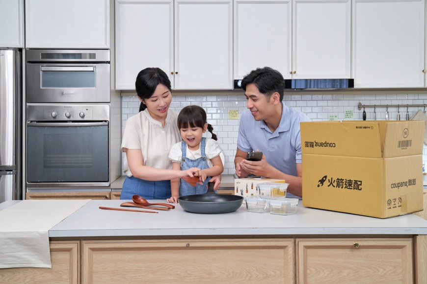 Coupang酷澎推出火箭速配「WOW會員」方案，新會員加入享90天免費試用，立即體驗WOW會員獨享的快速加無條件免運。(圖/Coupang酷澎提供)