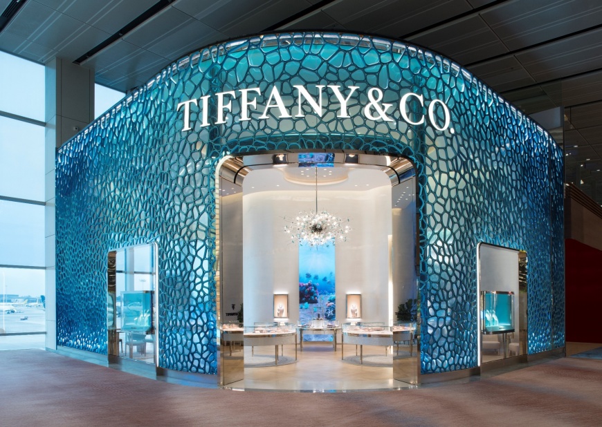 圖6.MVRDV為Tiffany & Co.在新加坡的樟宜機場專賣店，利用回收再生漁網，打造海洋風的十足的絕美門市。(MVRDV提供)