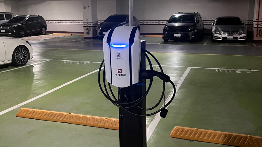 （充壩EMS能源管理系統，可即時監控場域用電，並記錄與通報每一個住戶的充電狀況，實現全天候安全管理。圖／業者提供）