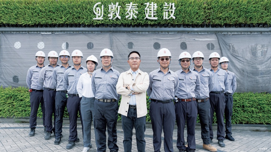 敦泰建設不只提供客戶 24 小時終身售服,亦嚴謹刻入品牌 DNA,專注苛求工程所有細節,創辦人並堅持親力親為、監督工地現場,為進化舒適好宅始終不遺餘力。