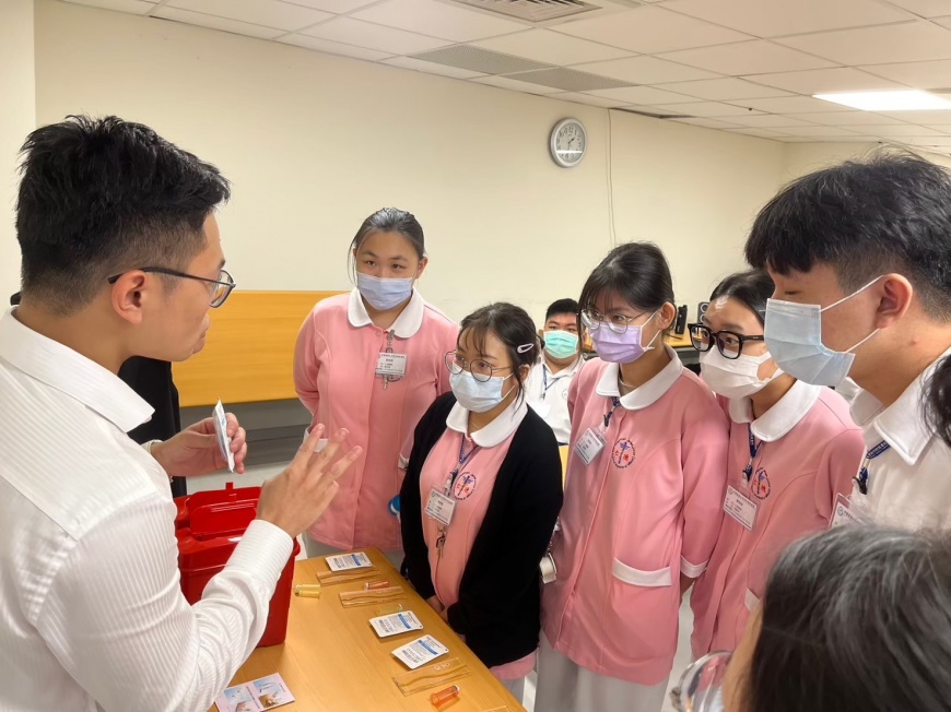 仁德醫專護理科和全台四大醫學中心合作，包括台北慈濟醫院、國泰綜合醫院、彰化基督教醫院、中國醫大附設醫院，成為全台擁有最多醫學中心公費班的科系，為學生提供豐富實習資源與就業保障。(照片提供  仁德醫專)