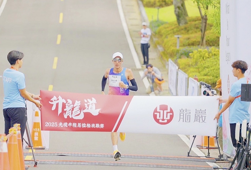 13K升龍挑戰組以51分11秒,奪得冠軍的李奇儒,成為首位跑到終點的第一人,並寫下升龍道賽事難以超越的成績。