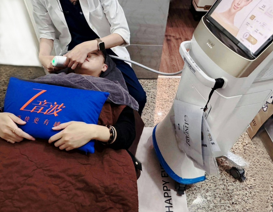 ▲圖說：文山美學診所吳曼竹醫師表示，越來越多熟齡女性不是要求明顯的改變，而是想「穩穩變好」，而Z音波的優勢在於它能夠提供這種精準、可控又穩定的效果。