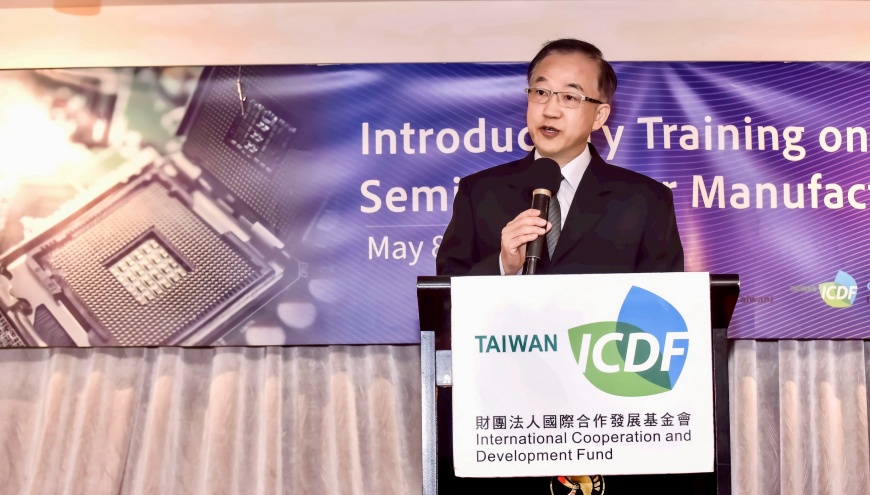 國合會舉辦「2025年半導體製程技術入門訓練班」聯合開訓典禮，國合會李志宏副秘書長致詞歡迎友邦的參訓學員