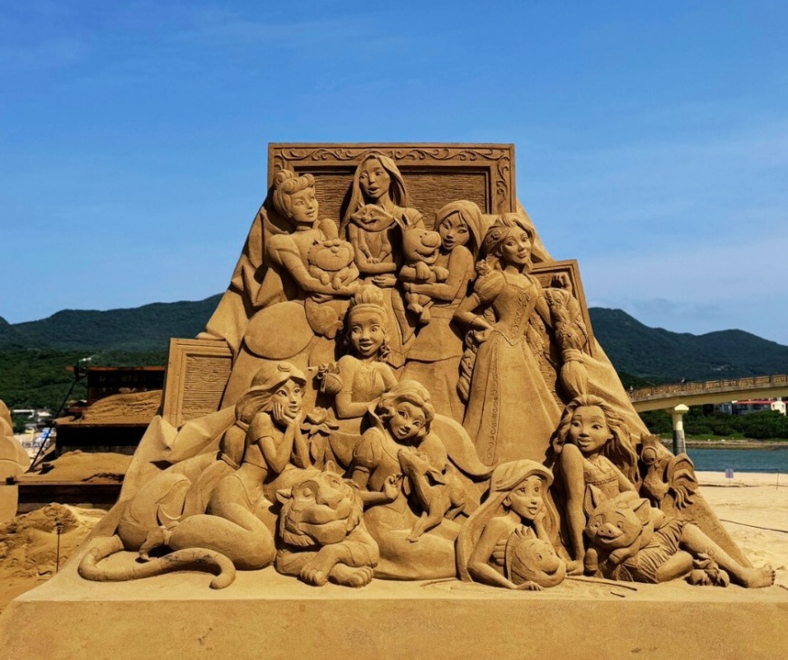 沙雕作品《迪士尼公主與夥伴們》
