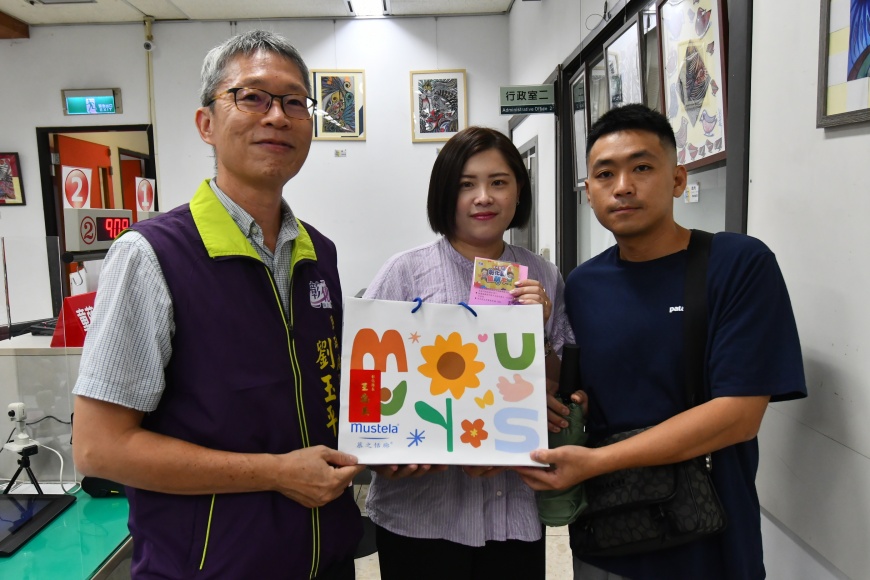 彰化「童萌卡」發放!兼具悠遊卡功能 1萬點助家長買幼兒用品