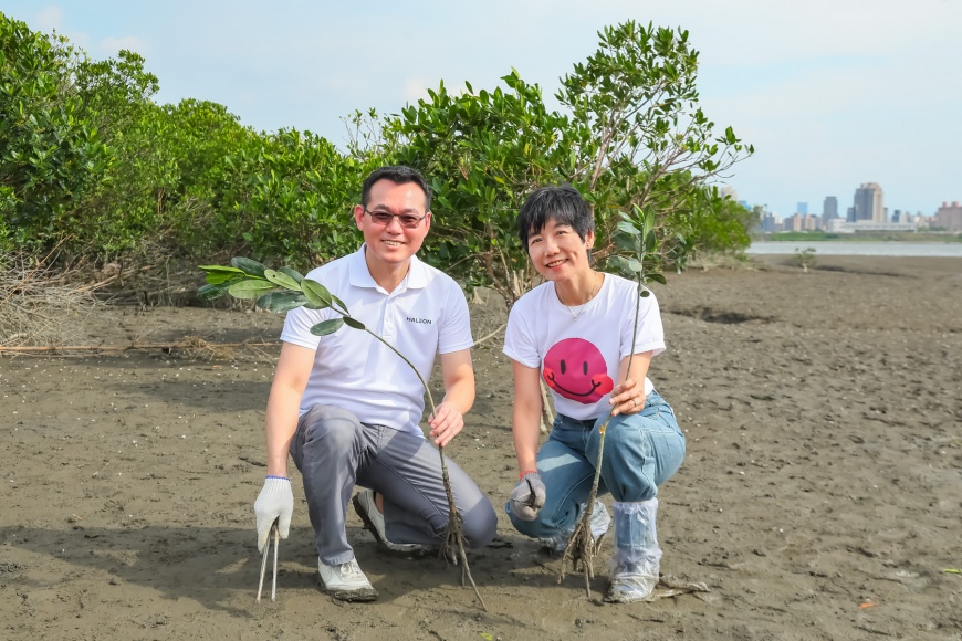 赫力昂（HALEON）台灣業務處處長周明弘（Eddie Chou）、台灣屈臣氏董事總經理黃艾知（Alice Huang）