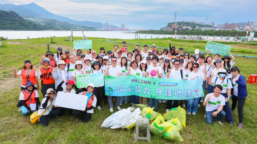 赫力昂（Haleon）攜手屈臣氏進行永續淨灘行動，清逾55公斤海洋垃圾，守護極具碳儲存能力與水資源涵養價值的濕地生態系統
