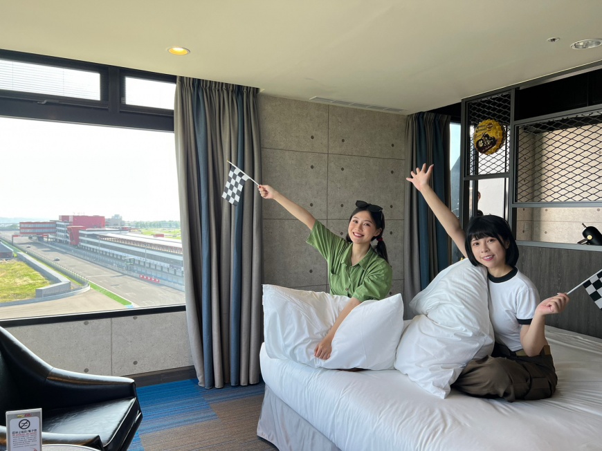 6.麗寶賽車主題旅店【飛馳今夏】住房專案4,999元，含雙人一泊一食、水陸樂園雙日票