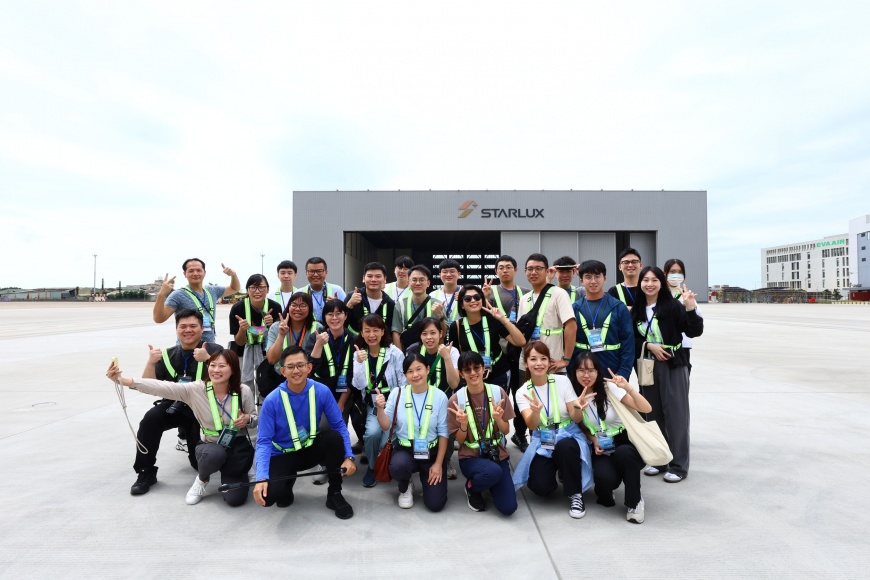 去年體驗營帶學員參訪星宇航空飛機維修棚廠,直擊航空器維修檢查作業。